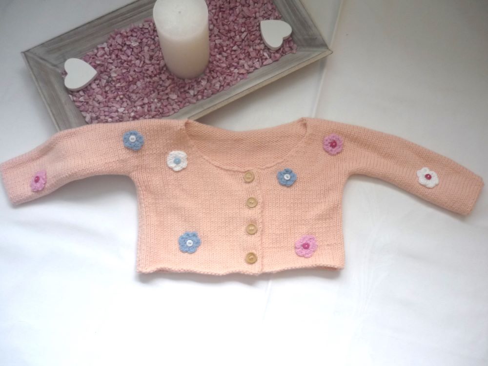 Bio Strickjacke Baby in Apricot und der Größe 80/86 - Shop Pekusch