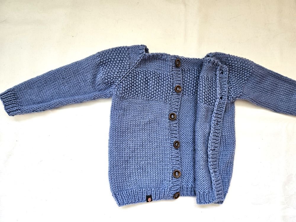 Strickjacke Baby Bio in Blau und der Größe 74/80 - Shop Pekusch