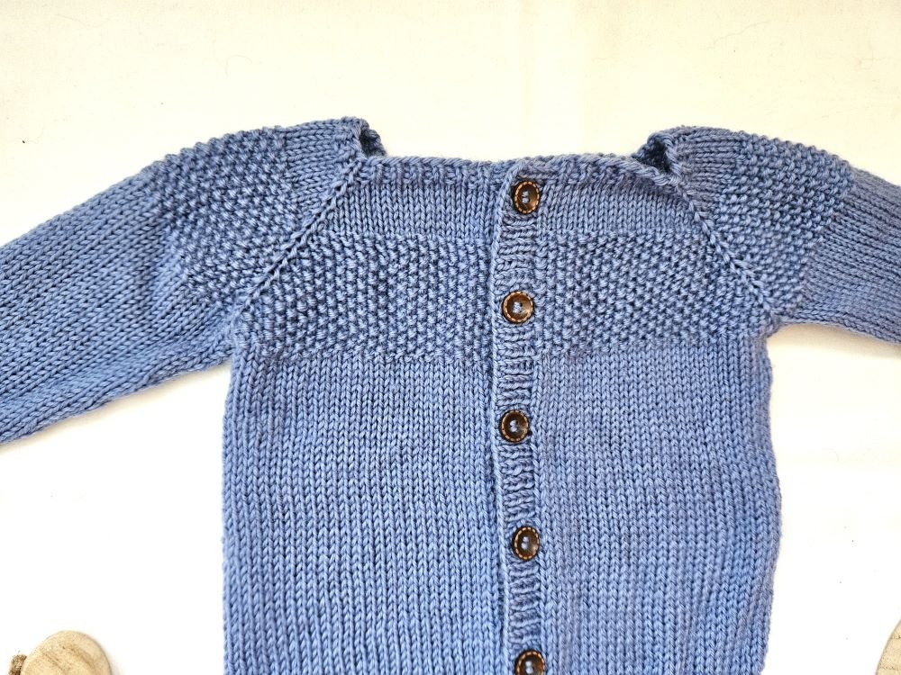 Strickjacke Baby Bio in Blau und der Größe 74/80 - Shop Pekusch