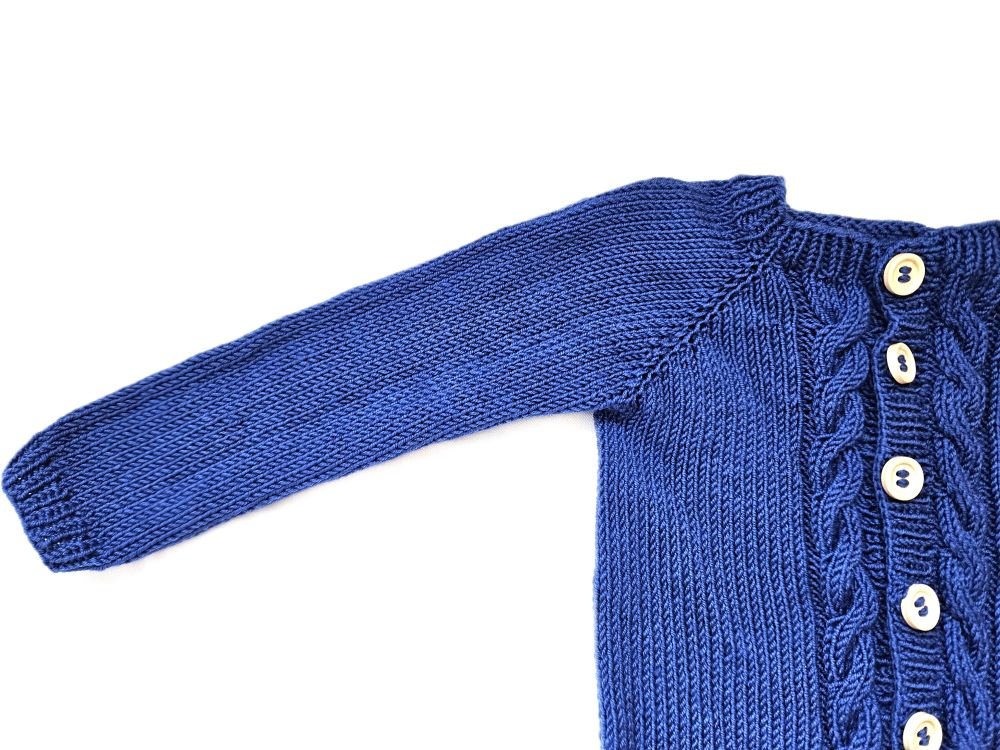 Strickjacke Baby in Blau und der Größe 74/80 - Shop Pekusch