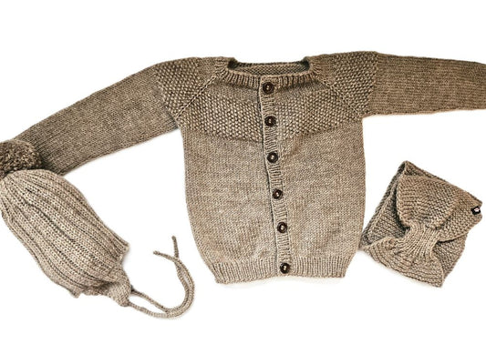 Strickjacke Baby in Braun und der Größe 86/92 - Shop Pekusch